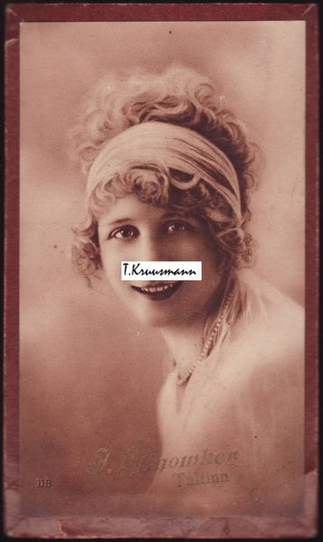 J_Ginovker_väike_kommikarp_naisega_119_tulemus