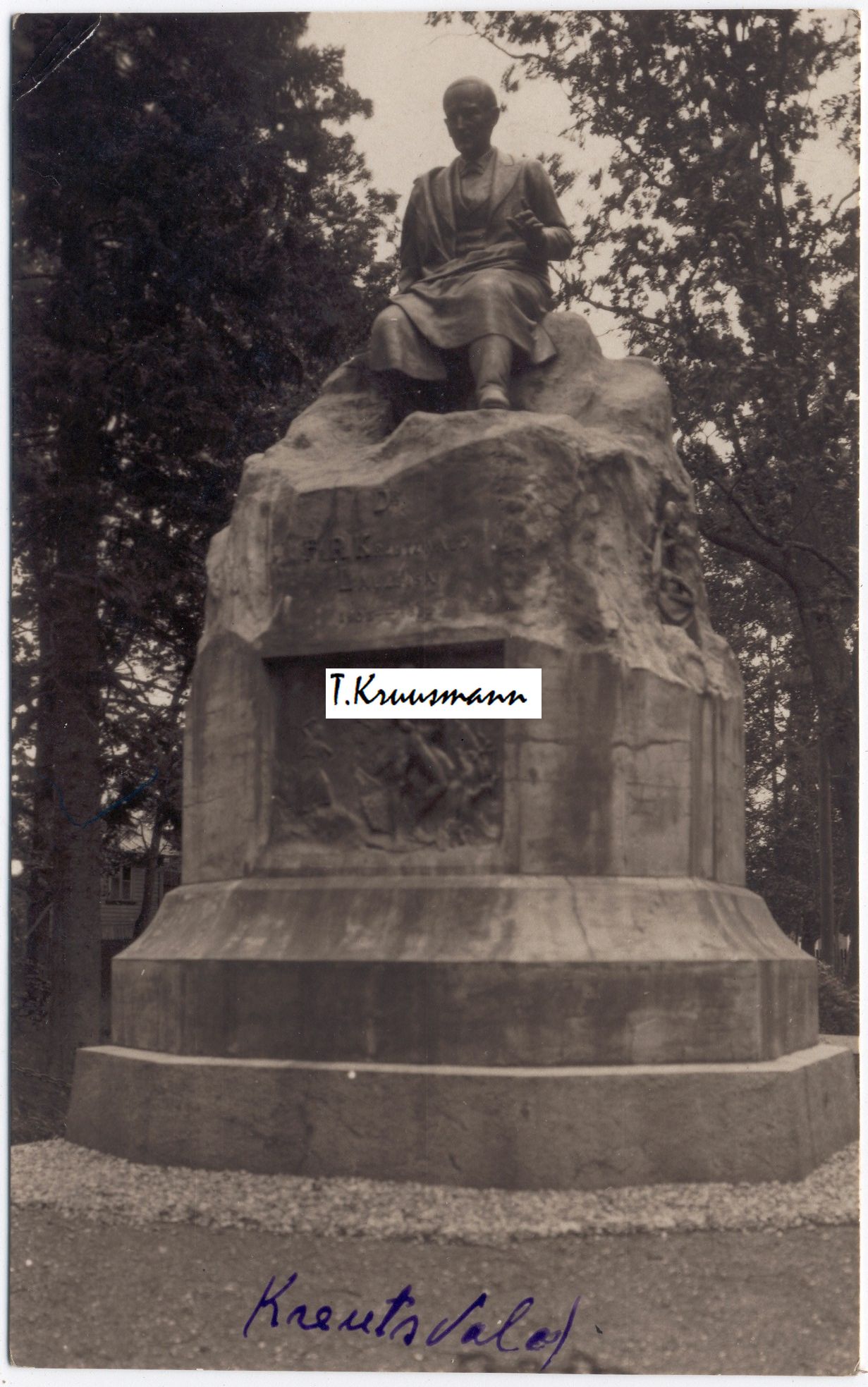 Kreutzwaldi_Mälestussammas_qyXAvUl