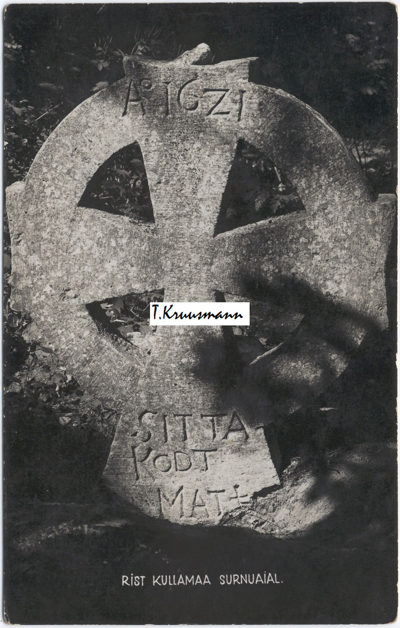 Rist_Kullamaa_surnuaial