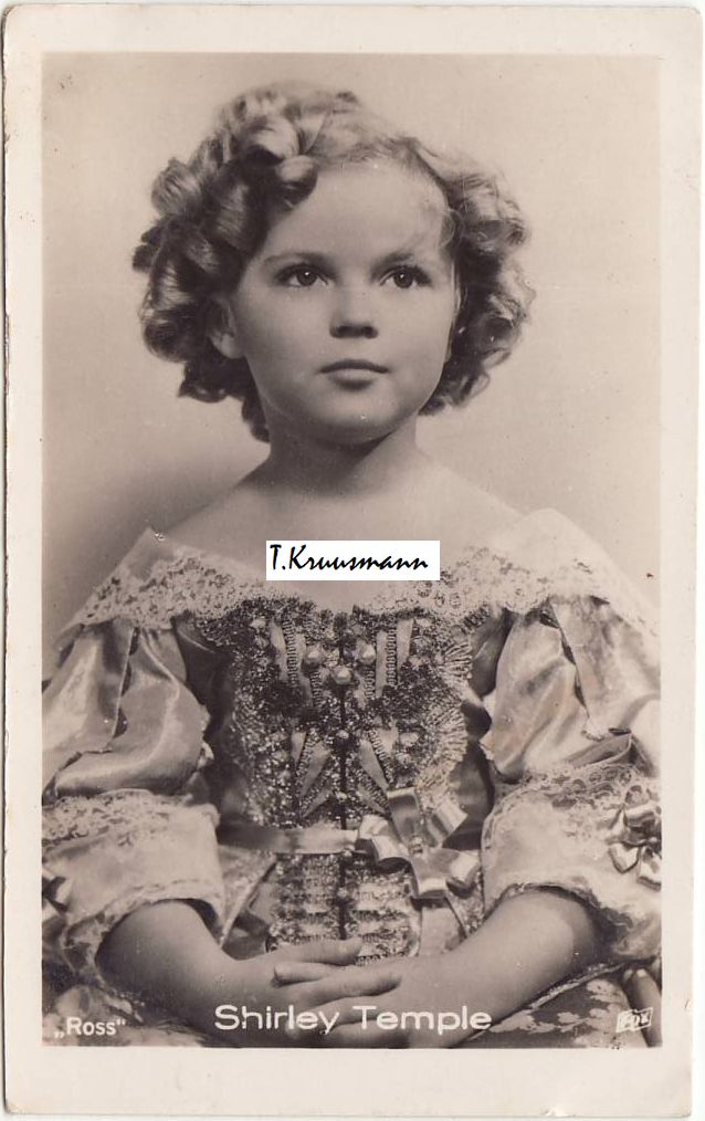 Shirley_Temple_Ross_käed_sõrm_seongus_süles