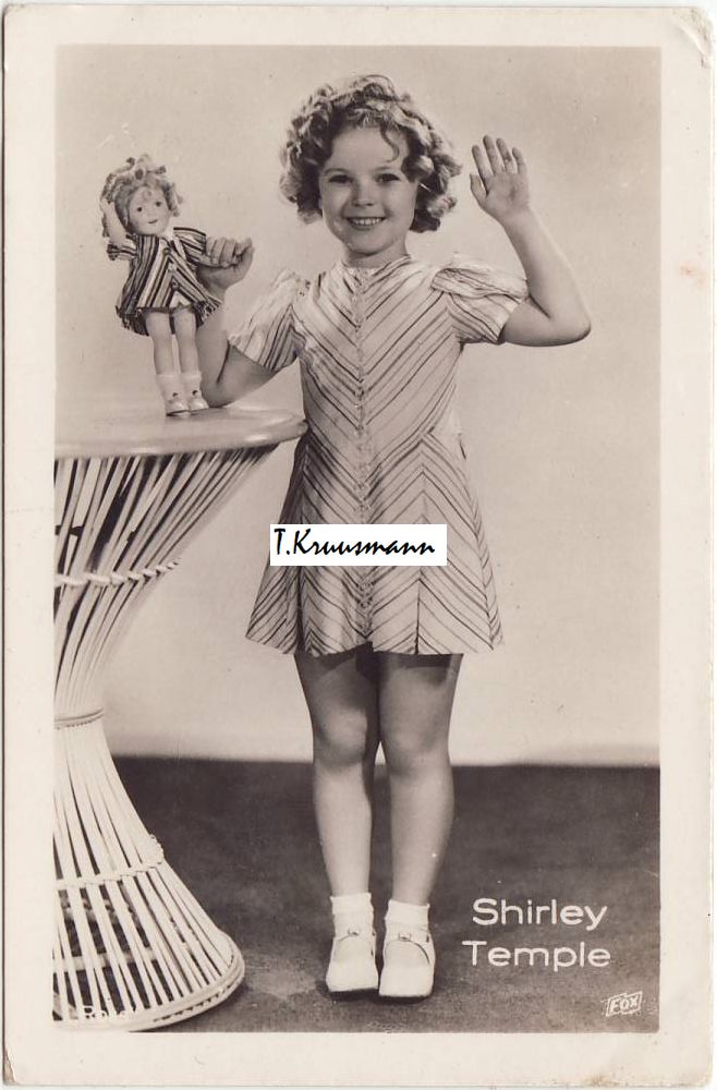 Shirley_Temple_Ross_nukk_laual_püsti