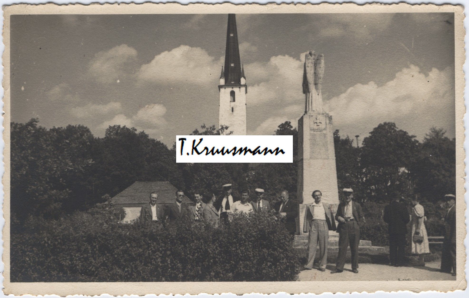 mälestussammas_ja_kirik